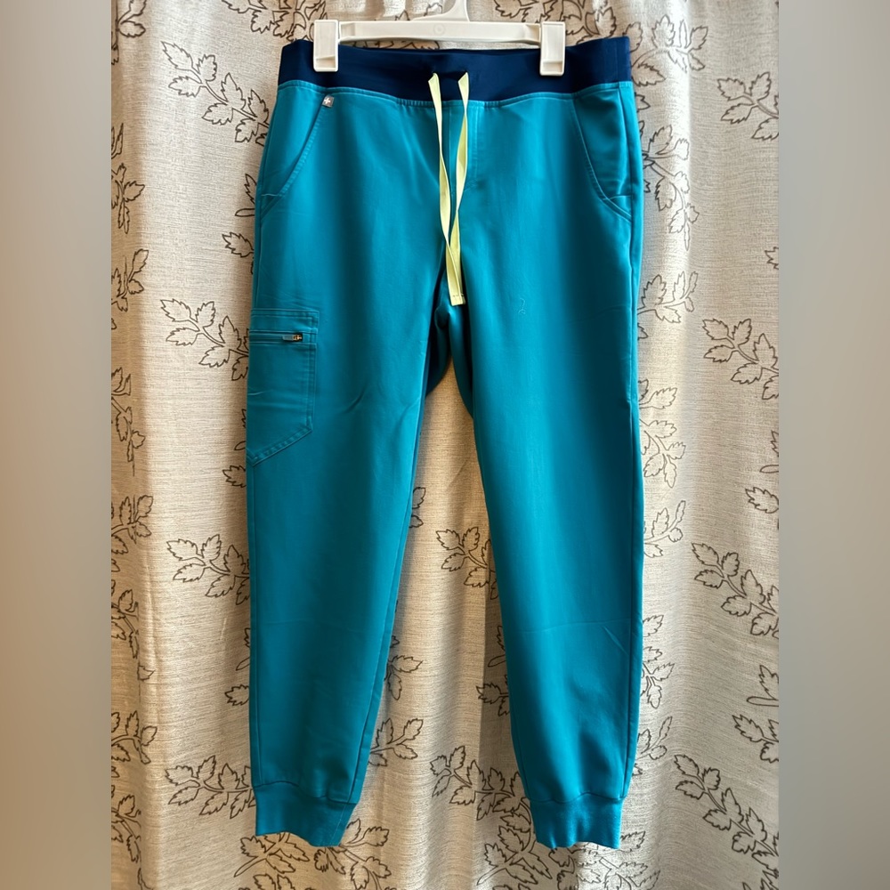 FIGS Medium, Regular sized scrubs - Zamora pants in Teal